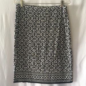 Max Studio     black and white knee length skirt        size large